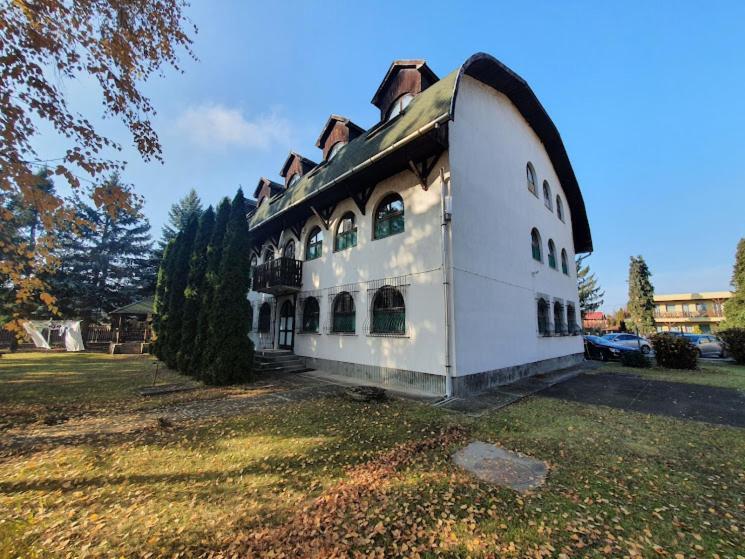 Nosztalgia Villa Mezokovesd Exterior photo